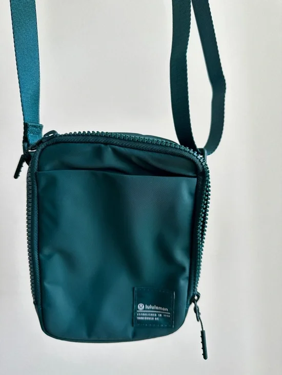 Lululemon Teal Green Crossbody Bag - Picture 2 of 3